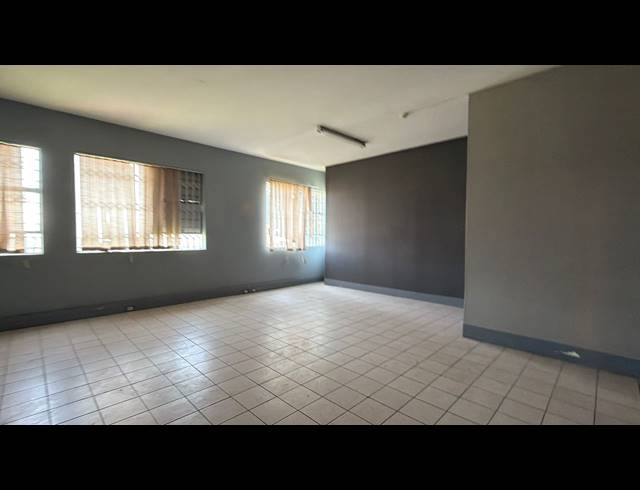 1,840M² WAREHOUSE TO LET IN MEADOWDALE